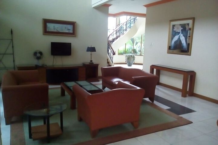 Room 12 of 18
