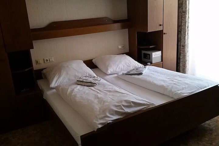 Room 3 of 16