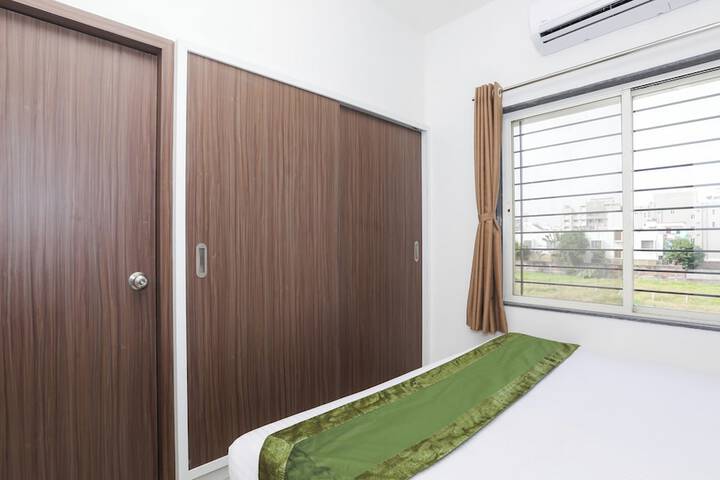 Room 12 of 32