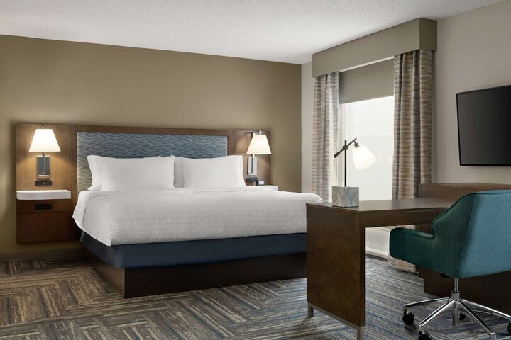 1 King Bed (6 of 18)