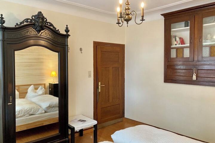 Room 16 of 28
