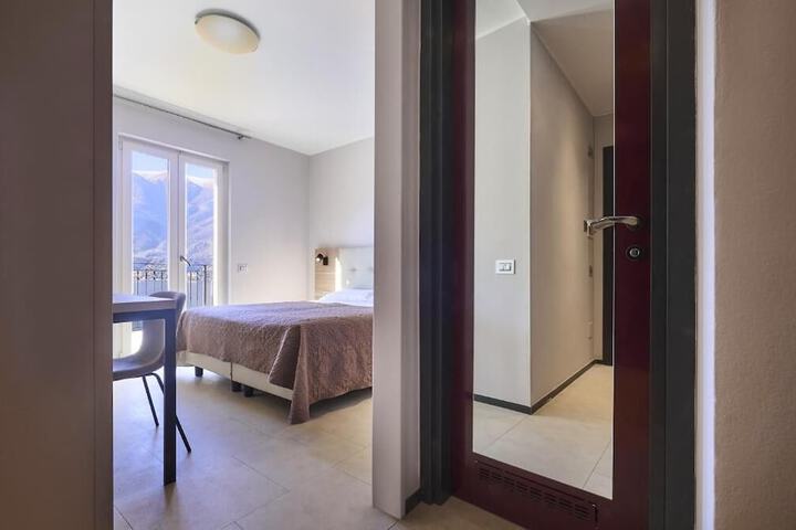 Room 10 of 72
