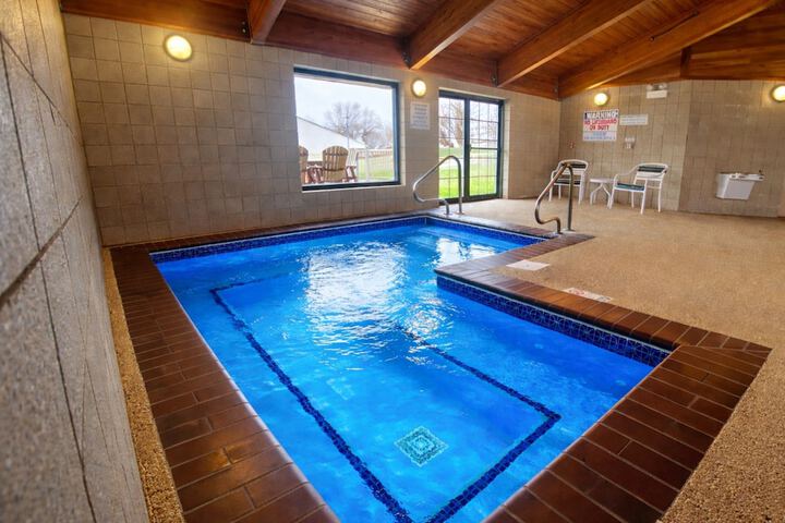 Indoor spa tub