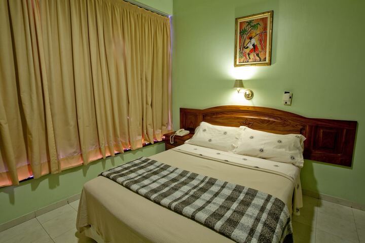 Room 8 of 18