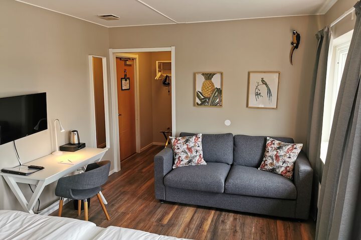 Room 12 of 33