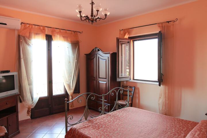 Room 2 of 131