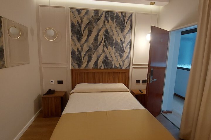 Room 27 of 51