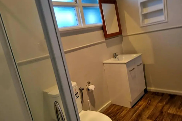 Room 8 of 18