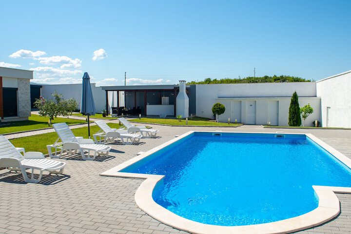 Pool 53 of 83