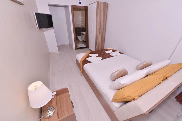 Room 4 of 22