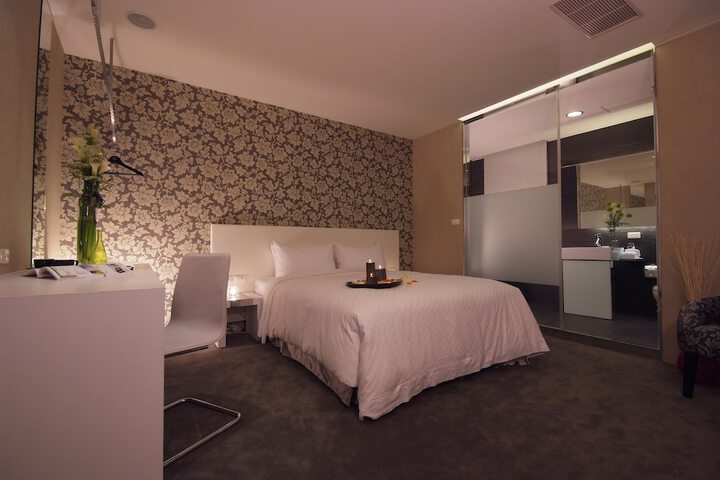 Room 6 of 50