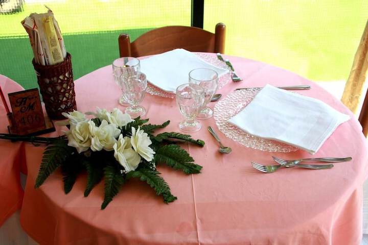 Dining 11 of 24
