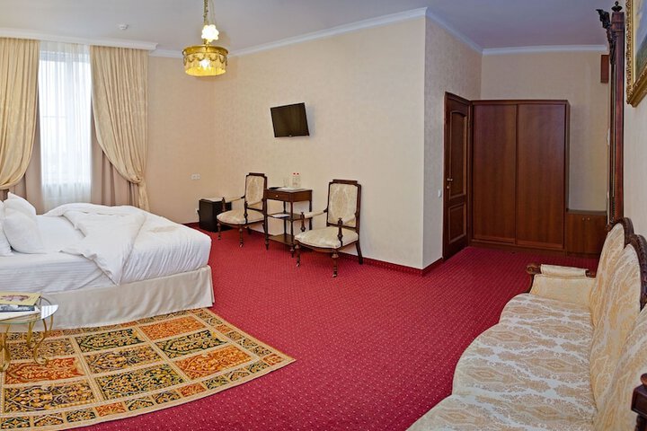 Room 32 of 41