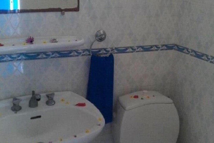 Room 13 of 20
