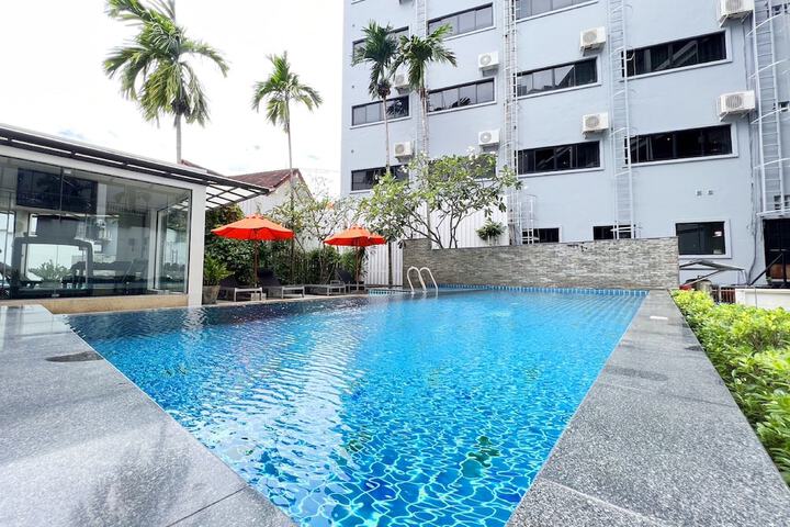Pool Hotel