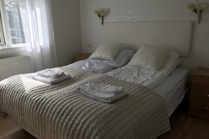 Room 6 of 33