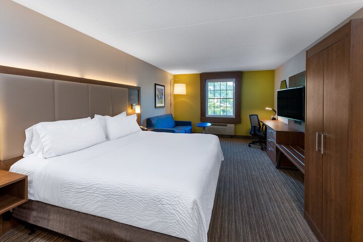 Standard King Bed Accessible (3 of 23)