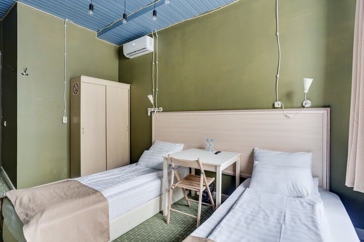 Room 15 of 38
