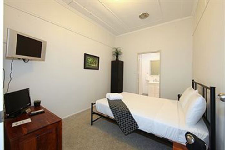 Room 9 of 20