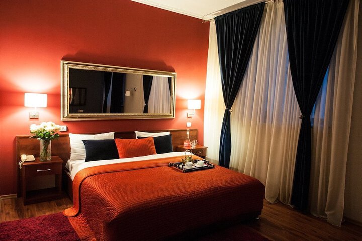 Room 10 of 38