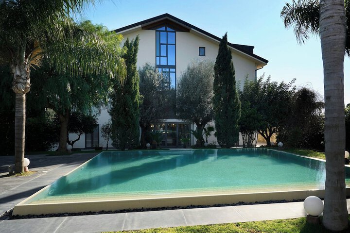 Hotel with Pool