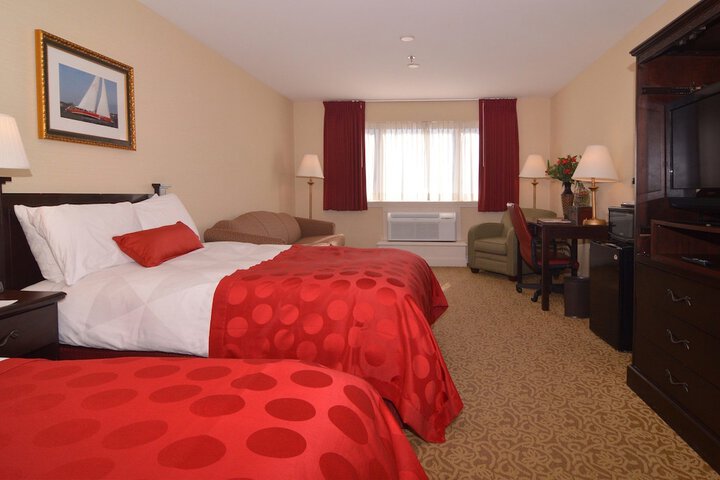 2 Double Beds (12 of 14)