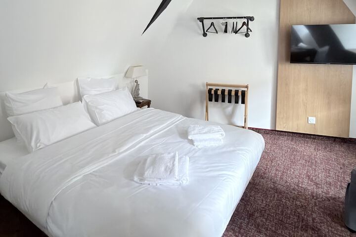 Room 9 of 23