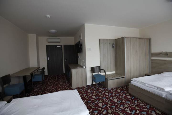 Room 13 of 40