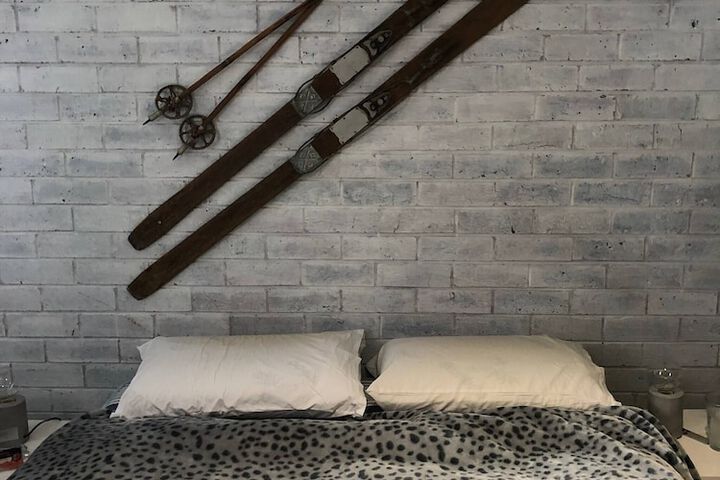 Room 5 of 10