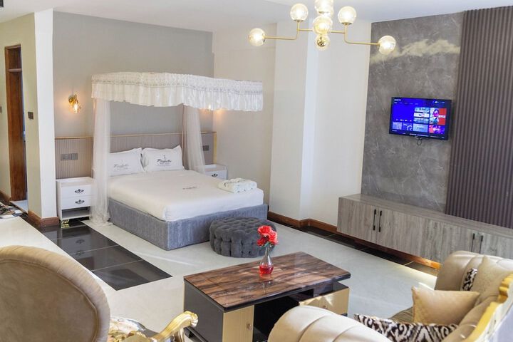 Room 3 of 47