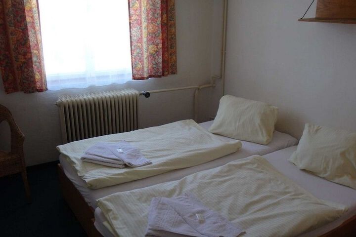 Room 3 of 20