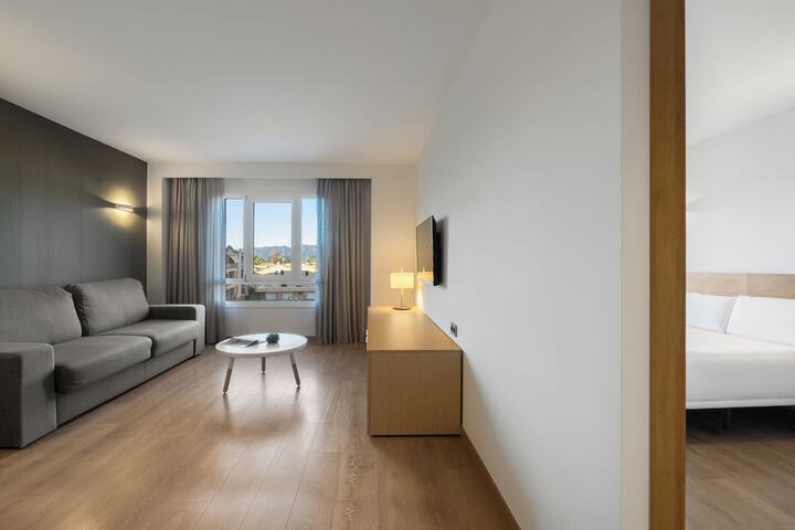 Room 5 of 50