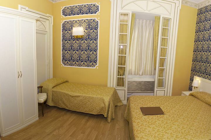 Room 4 of 37