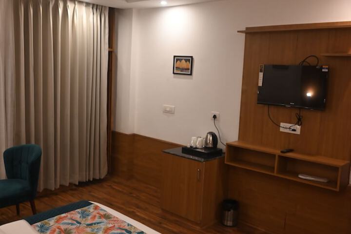 Room 10 of 24