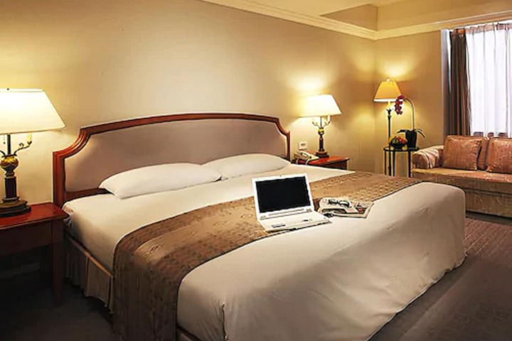 Room 7 of 42