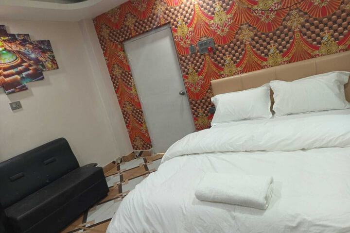 Room 7 of 38