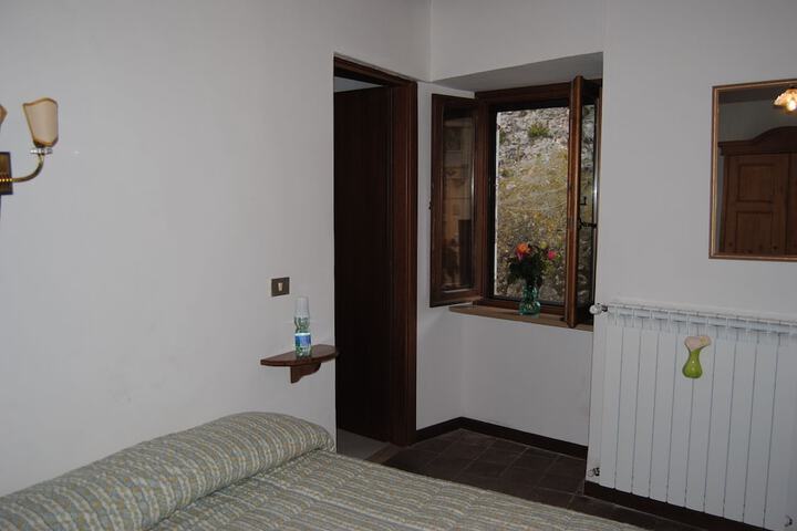 Room 3 of 46