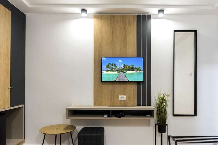 Room 8 of 15