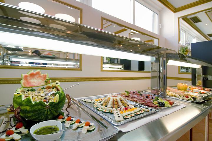 Dining 83 of 90