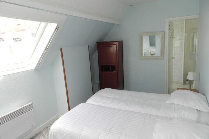 Room 15 of 83