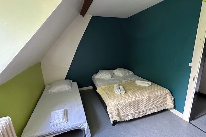 Room 4 of 12