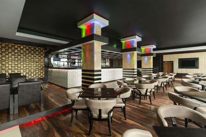 Lounge 60 of 82