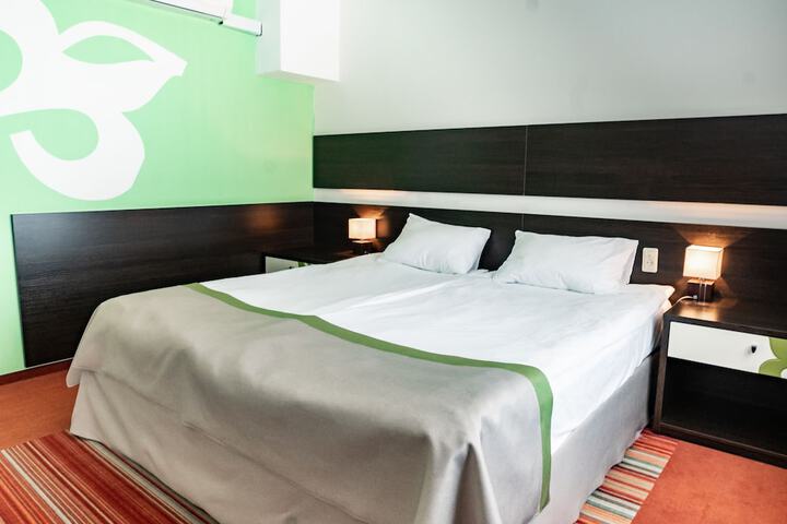 Room 11 of 72