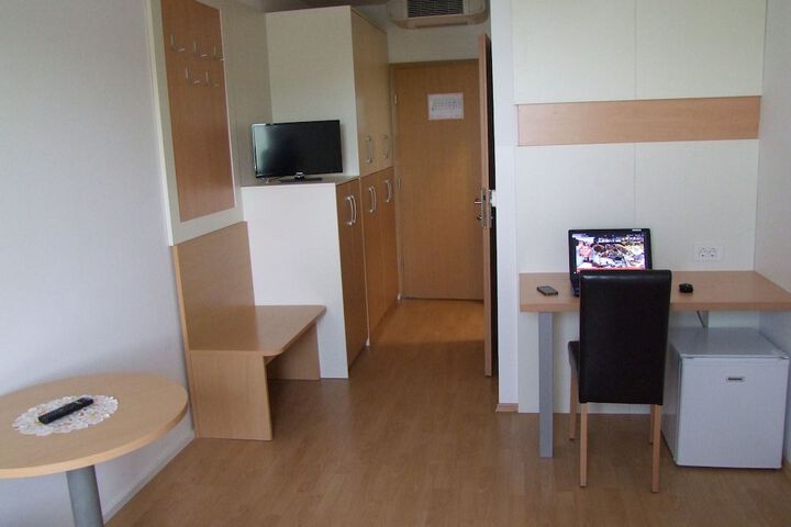 Room 10 of 57