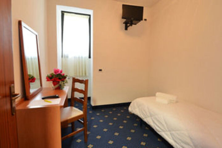 Room 14 of 50