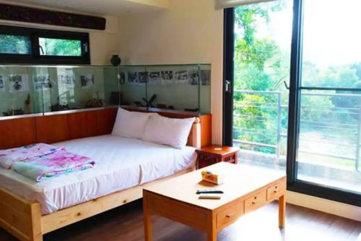 Room 4 of 16