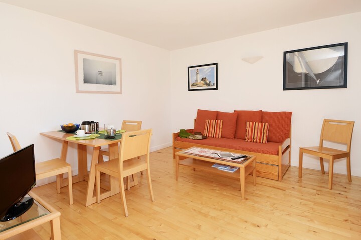 Room 6 of 16