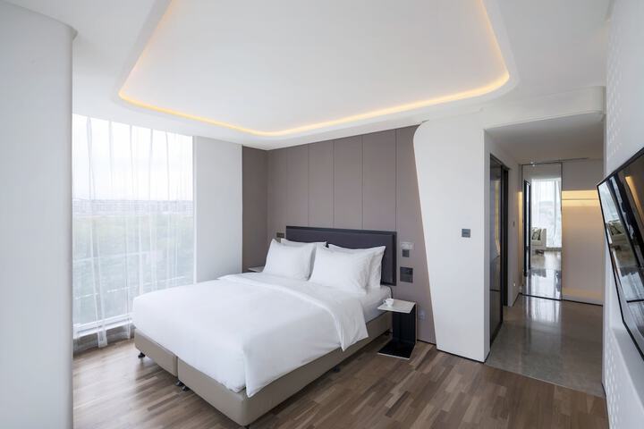Room 10 of 36