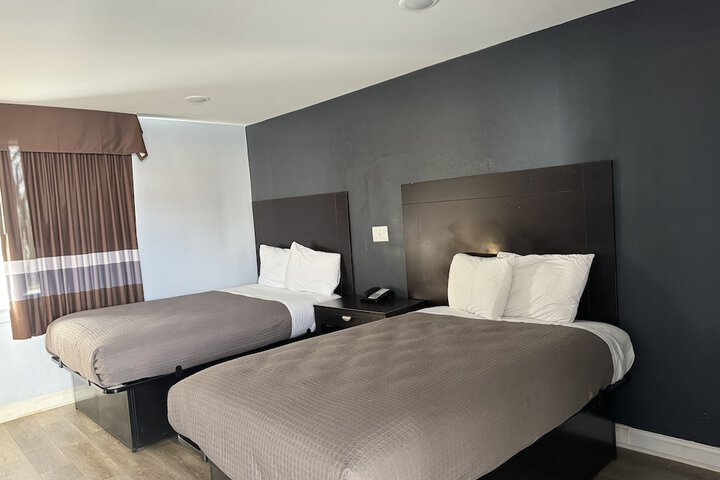 2 Double Beds (1 of 6)