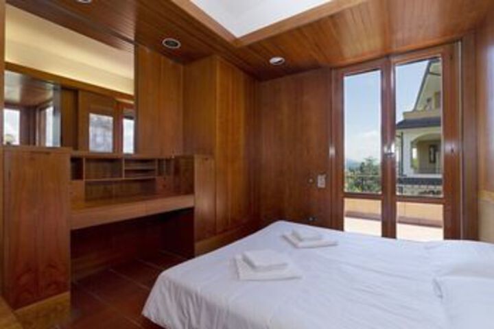 Room 82 of 450